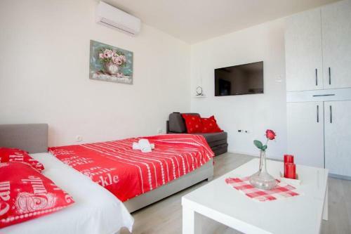 New Modern Apartment , Close To The Beach