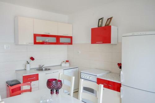 New Modern Apartment , Close To The Beach