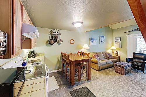 The Prospector Lodge 833