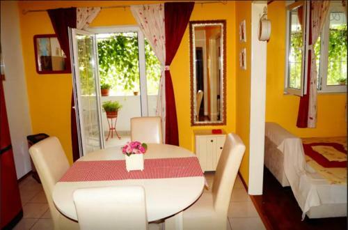 Big Group Apartment , Next To The Beach