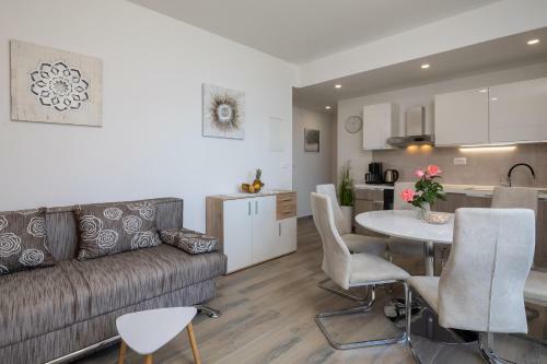 Apartments 20 Meters From The Beach