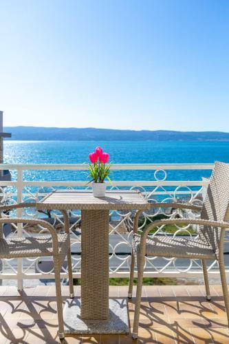 Apartments 20 Meters From The Beach