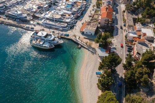 L.b. Beach Apartment