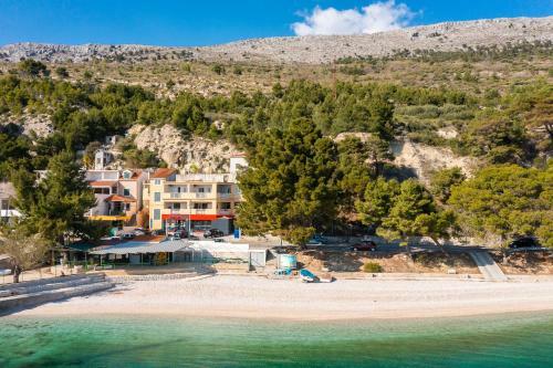 L.b. Beach Apartment