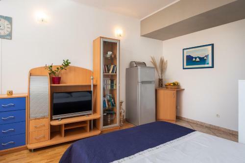 L.b. Beach Apartment