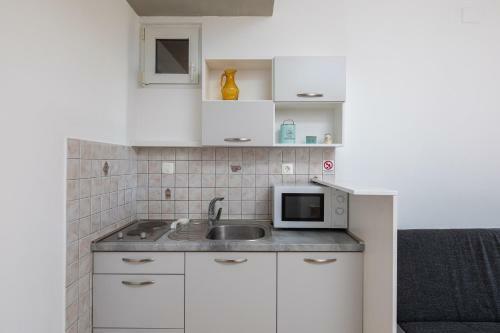 L.b. Beach Apartment