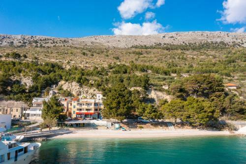 L.b. Beach Apartment