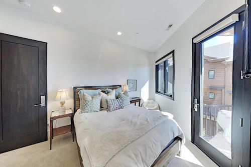 Juniper Landing Unit 905