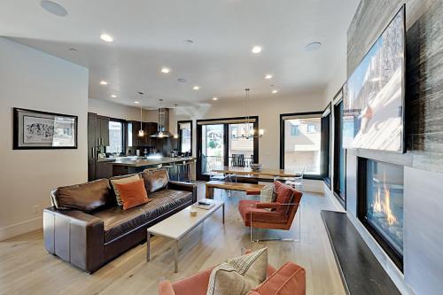 Juniper Landing Unit 905