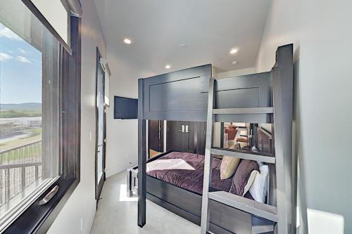 Juniper Landing Unit 905