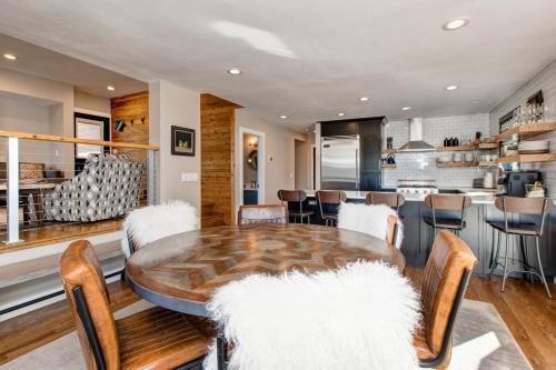 Ontario Manor Unit A
