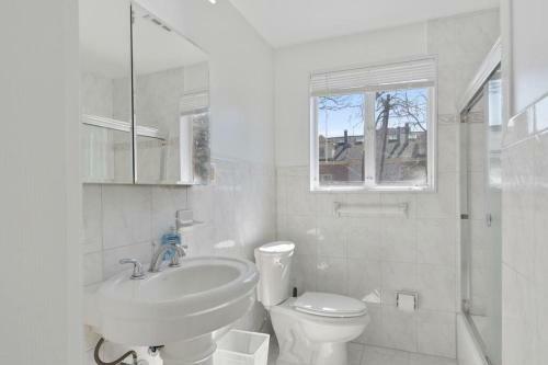Freshly Renovated, Modern 3-bedroom Apartment