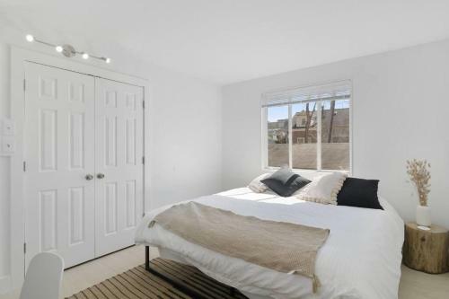 Freshly Renovated, Modern 3-bedroom Apartment