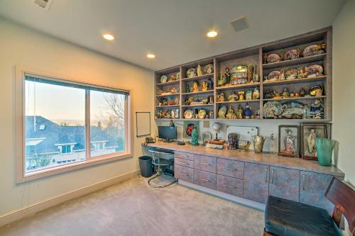 Luxury Bellevue Getaway With Lake And Mtn Views!