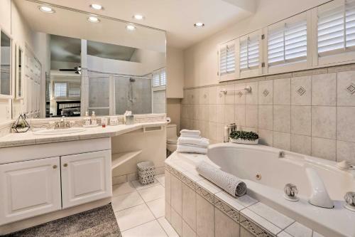 Luxe Federal Way Retreat With Dock And Fire Pit!