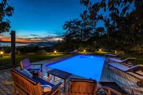 Villa Vrh Knje?aka - With Heated Pool