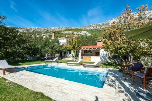 Villa Vrh Knje?aka - With Heated Pool