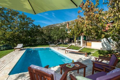 Villa Vrh Knje?aka - With Heated Pool