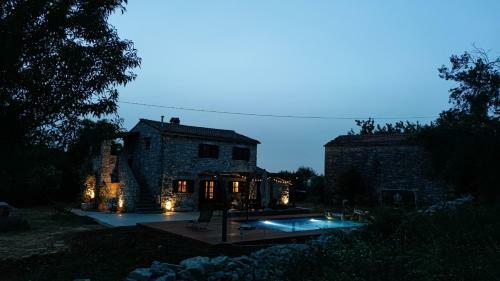 La Dolce Villa - With Heated Swimming Pool