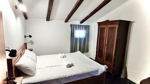 La Dolce Villa - With Heated Swimming Pool