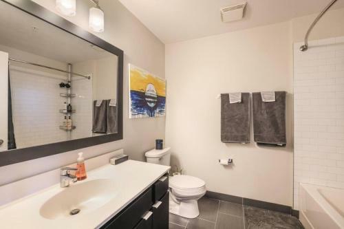 Apartamento Upscale - Modern King Suite - Heated Parking