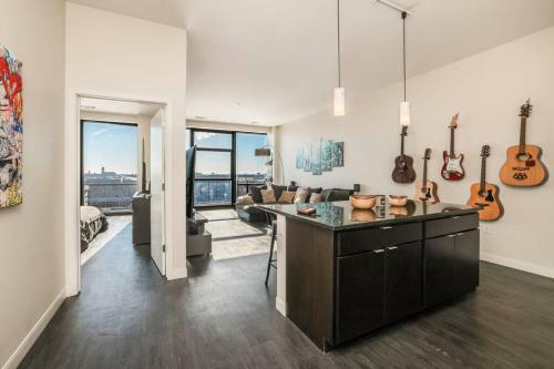 Apartamento Upscale - Modern King Suite - Heated Parking