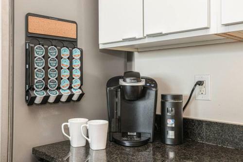 Apartamento Upscale - Modern King Suite - Heated Parking