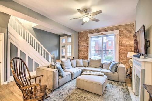 Bright Home With Backyard, 3 Miles To Downtown!