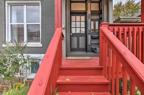 Bright Home With Backyard, 3 Miles To Downtown!