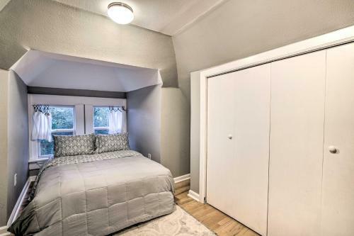 Bright Home With Backyard, 3 Miles To Downtown!