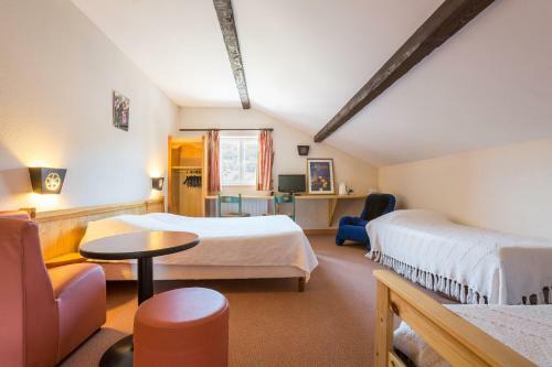 Hotel Logis Des Rives De L'arzon