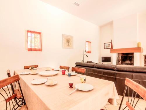 Holiday Home Maison Les Oliviers Mazan