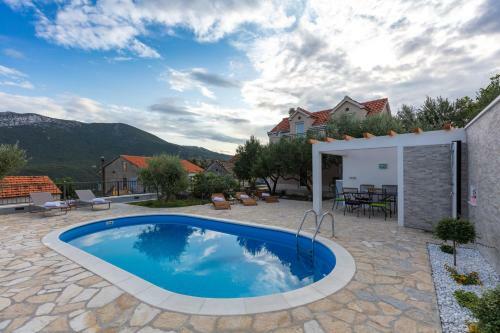 Villa Alinica Dvori / Pool / Serenity / Brand New