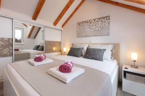 Villa Alinica Dvori / Pool / Serenity / Brand New