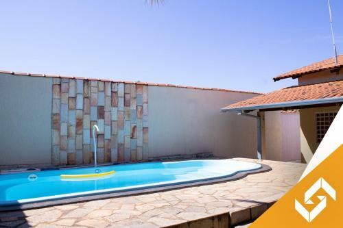 Casa Com 03 Quartos E Piscina Aquecida Em Bairro Residencial