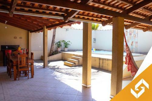 Casa Com 03 Quartos E Piscina Aquecida Em Bairro Residencial