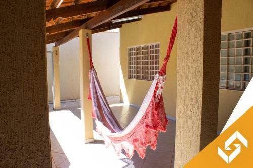 Casa Com 03 Quartos E Piscina Aquecida Em Bairro Residencial