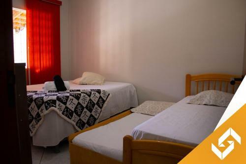 Casa Com 03 Quartos E Piscina Aquecida Em Bairro Residencial