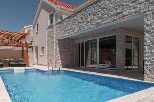 Beautiful Villa Fantasy 1