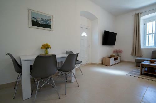 Seafront Apartment Marina