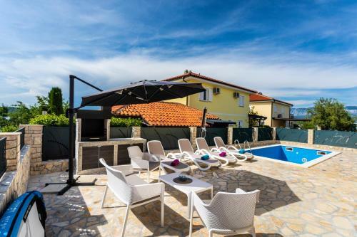 Beach Villa Oasis With Swimming Pool, Sup & Seaview