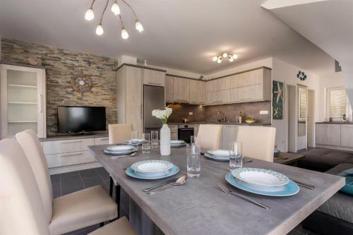 Beach Villa Oasis With Swimming Pool, Sup & Seaview