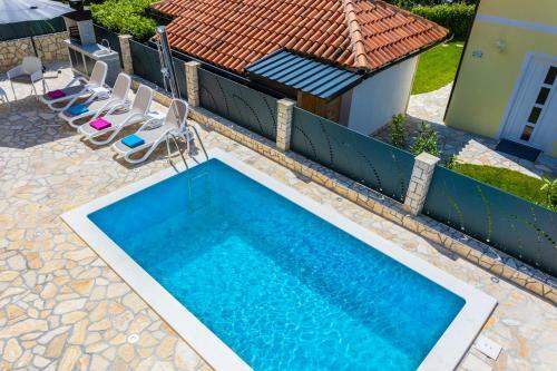 Beach Villa Oasis With Swimming Pool, Sup & Seaview