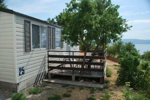 Hotel Klenovica Shelbox House