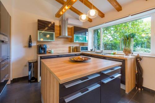 Holiday Home In Krizisce 40737