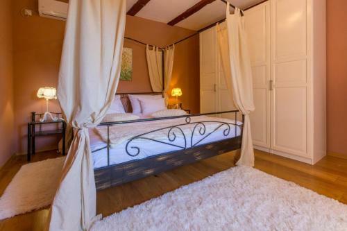 Holiday Home In Krizisce 40737