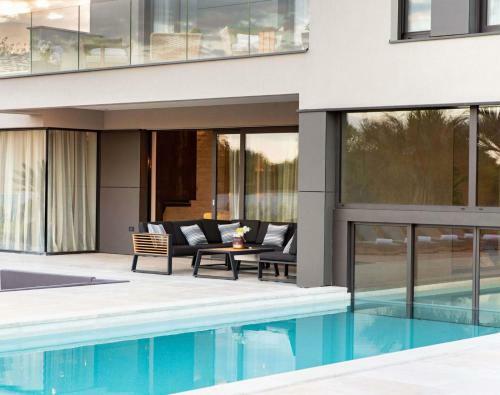 Luxury Villa G2 With Indoor & Outdoor Pool
