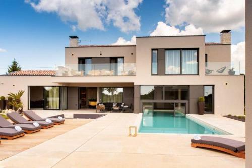 Luxury Villa G2 With Indoor & Outdoor Pool