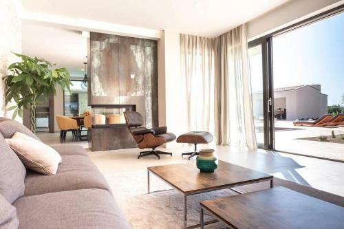 Luxury Villa G2 With Indoor & Outdoor Pool
