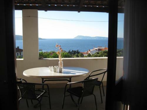 Hostal Apartments Bako Komiza